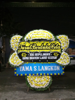 Papan Bunga Duka di Ngluyu